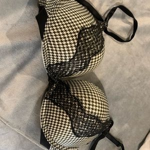 Victoria Secrets 34C pushup’s bra
